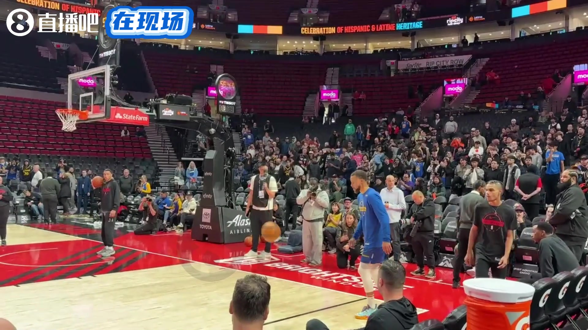 小学生很会整活啊库里赛前热身大秀脚法