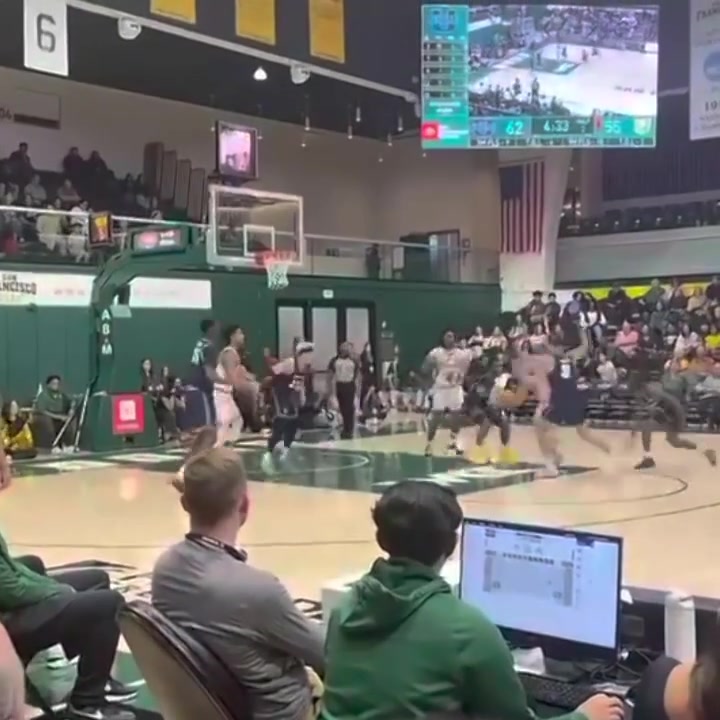 这对抗脚步王俊杰左手挑篮连续滞空上篮生涯新高23分