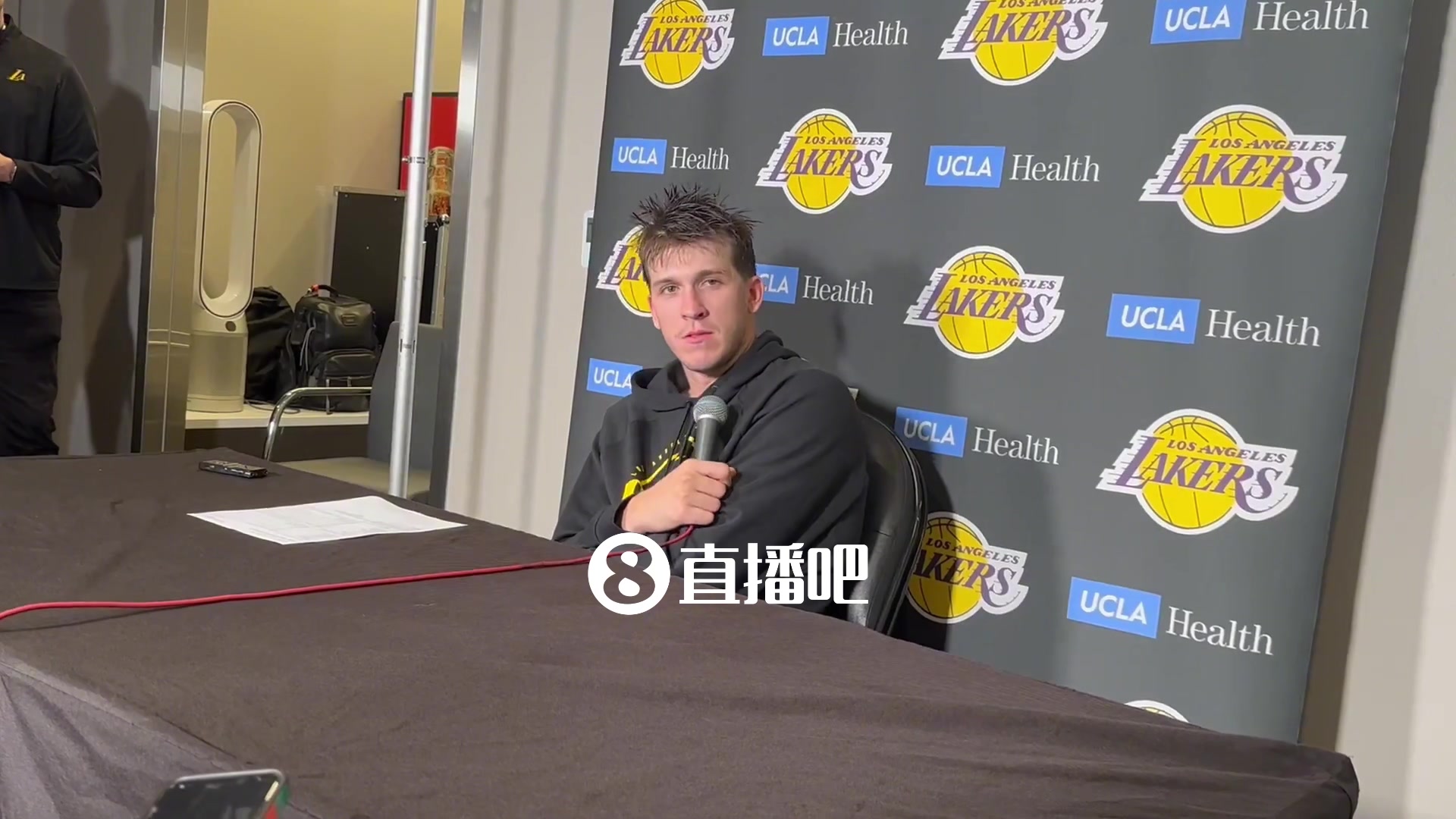 生涯新高51分里夫斯我高中曾在一场三加时比赛中拿过73分