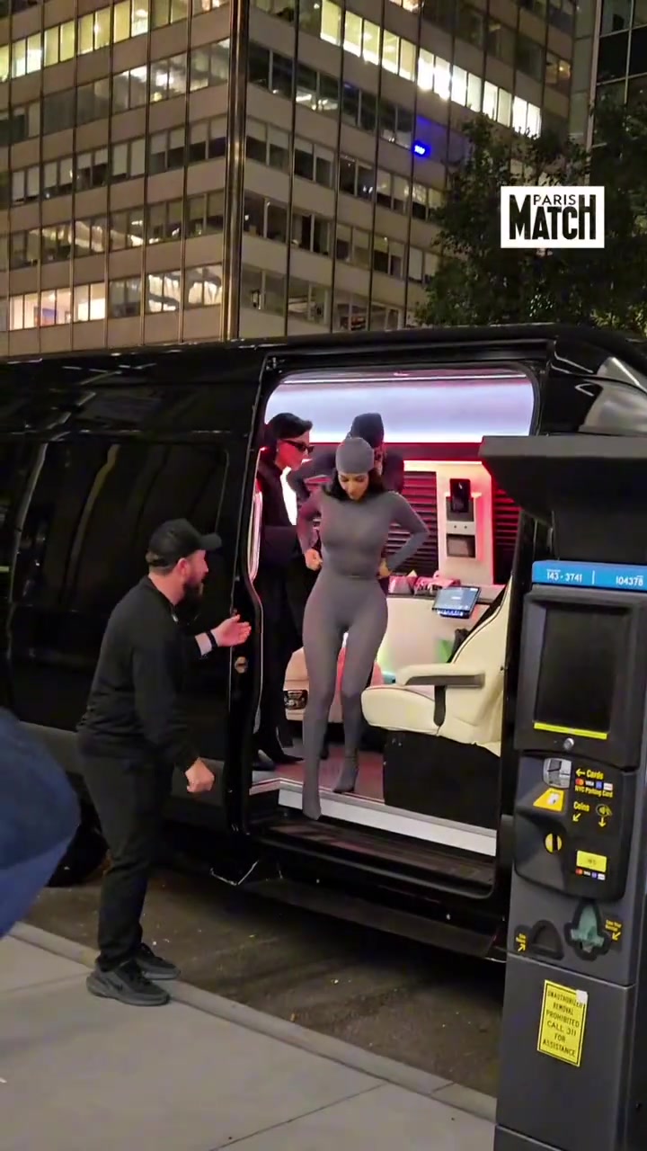 最强防守阵容卡戴珊一家也有自己的战衣了