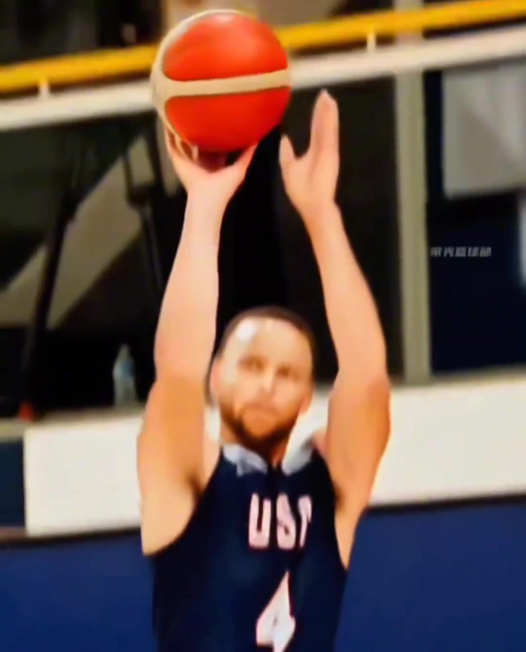 库里投篮细节解析压腕时食指与中指拨球中指最后拨出...