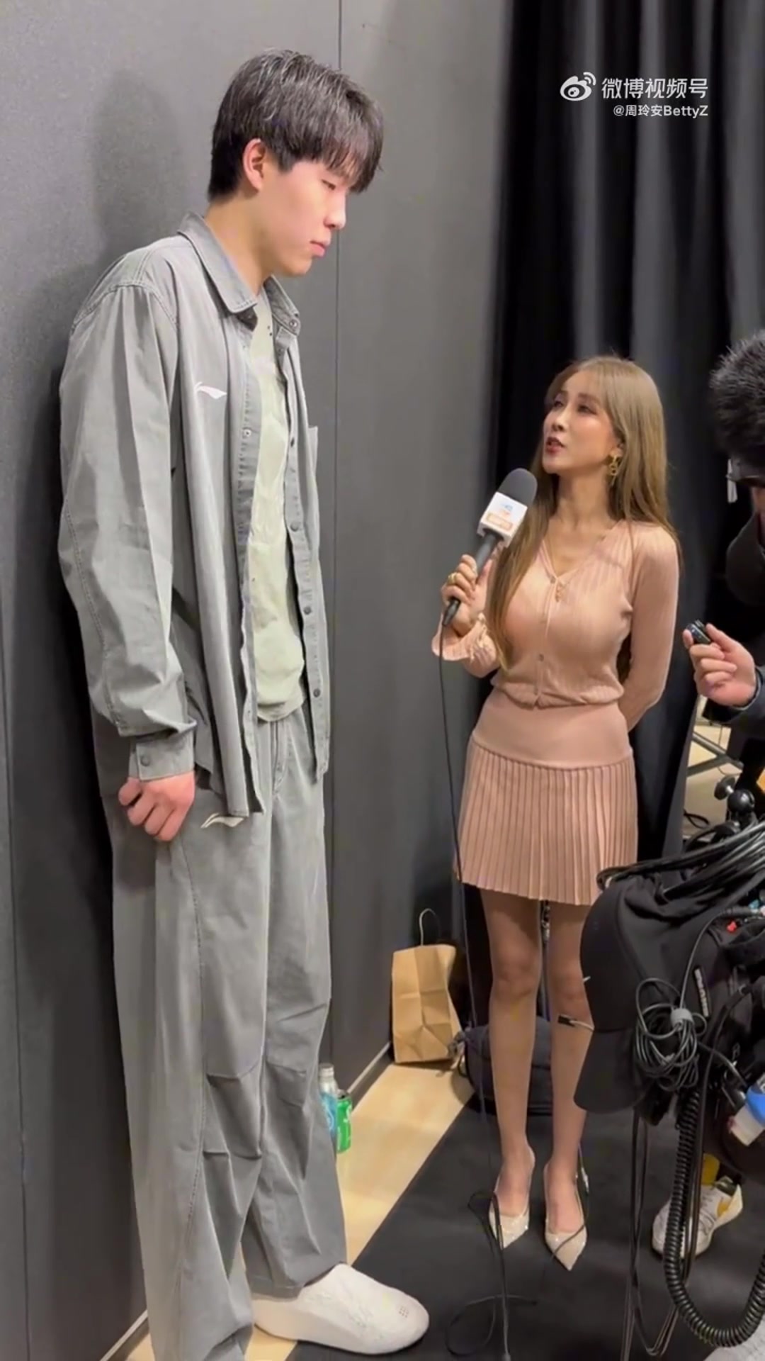 这视角小杨真的瘦很多周玲安杨瀚森感谢大家的关心