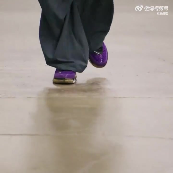 又换鞋了勇士打热火库里上脚了韦德的球鞋