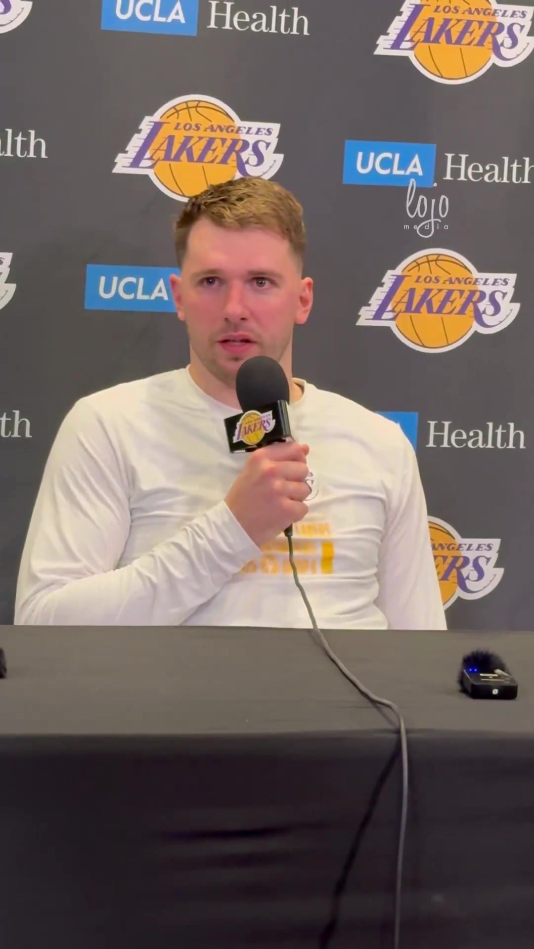 东契奇NBA杯很不错但就是地板非常滑很危险