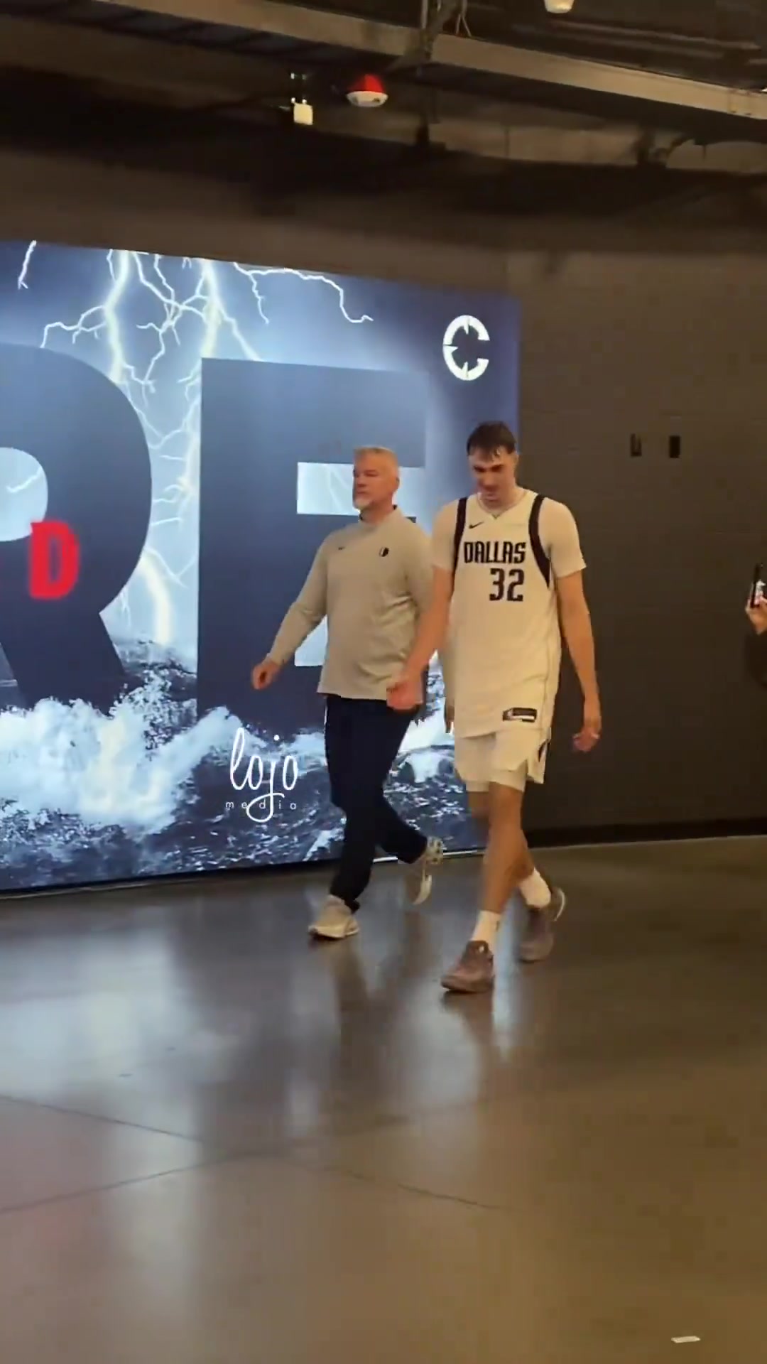 状元弗拉格生涯新高35分击败快船