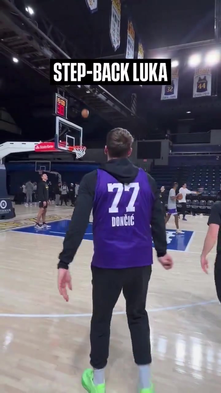 卢卡东契奇回到湖人队在费城参加投篮训练