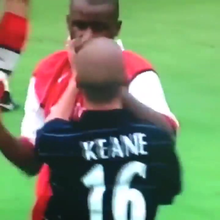 基恩和维埃拉短暂冲突斯塔姆介入顶牛锁喉回应