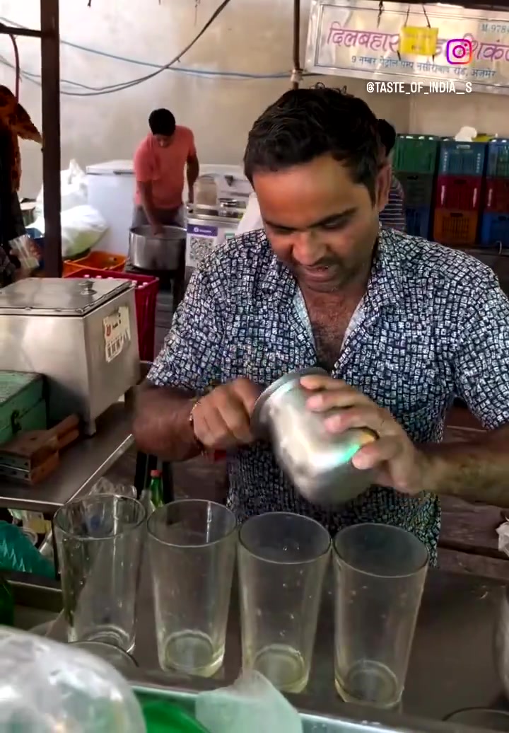 网友调侃苏亚雷斯希望球迷相信他的速度依然很快