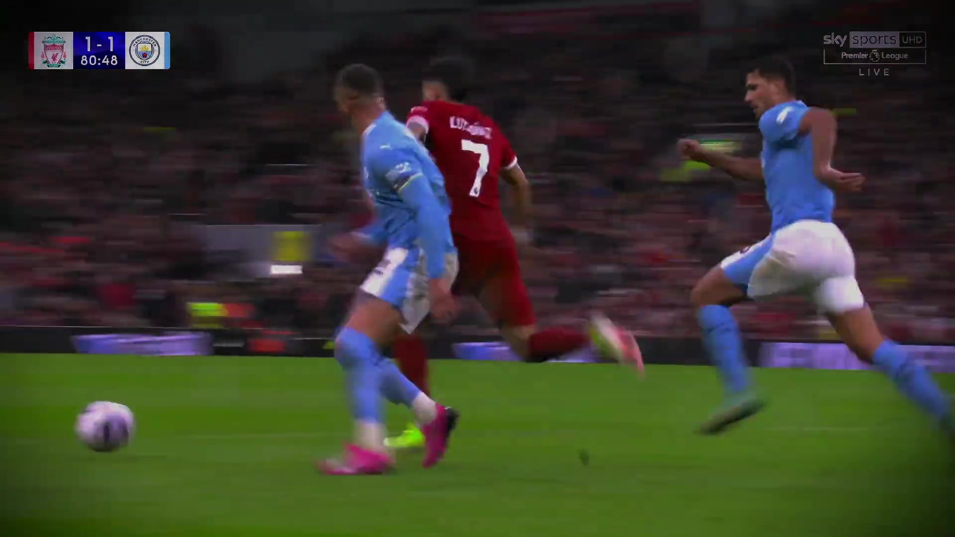 太猛了面对沃克与罗德里双人防守迪亚斯就这样过掉了他们....