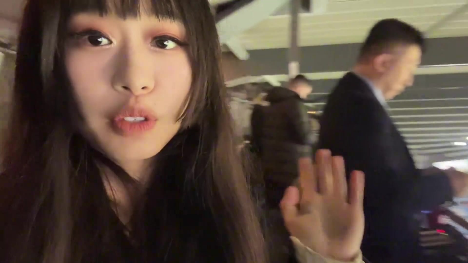 大老师实拍詹俊和刘越解说曼城比赛詹俊脸色看着不太好