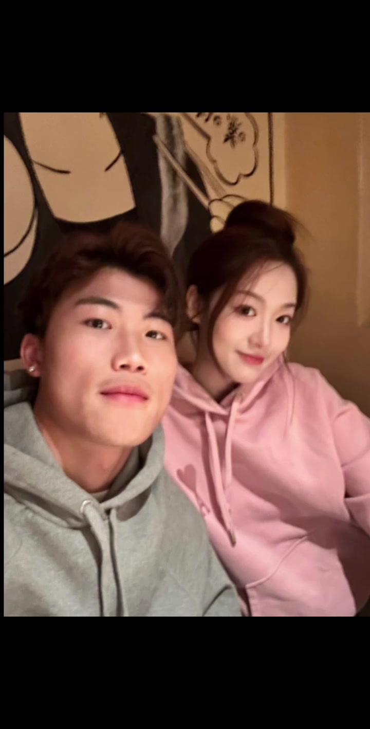 谢文能爱妻七夕快乐 希望屏幕面前的你早日遇到自己的Honey