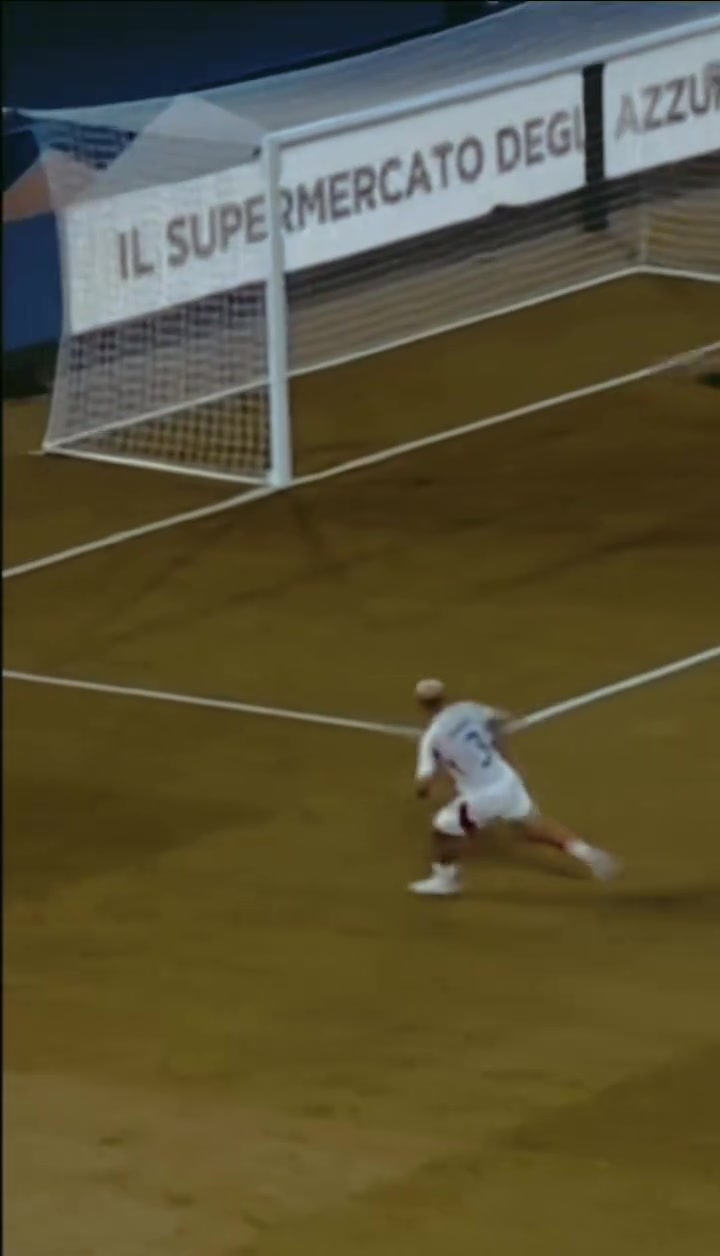 没有人会不喜欢这样的左后卫迪马尔科踢球总是赏心悦目