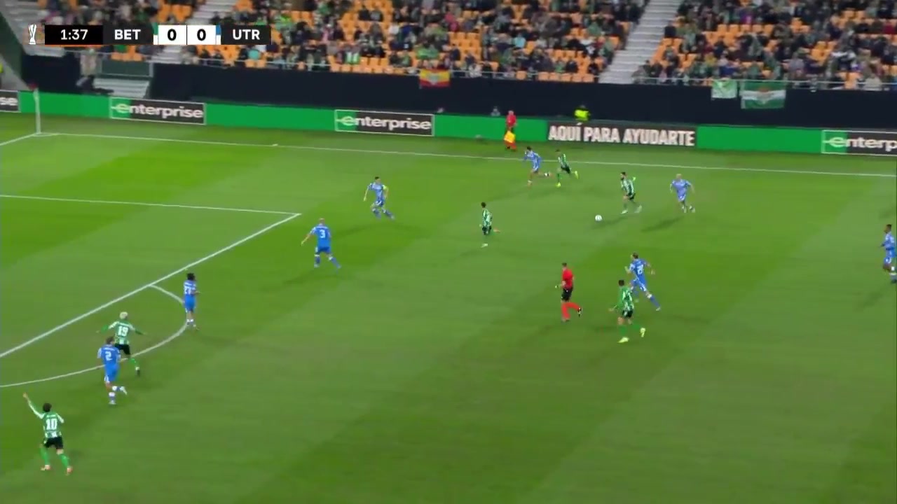 太离谱了伊斯科遭阿姆拉巴特踢倒随后两人均受伤离场