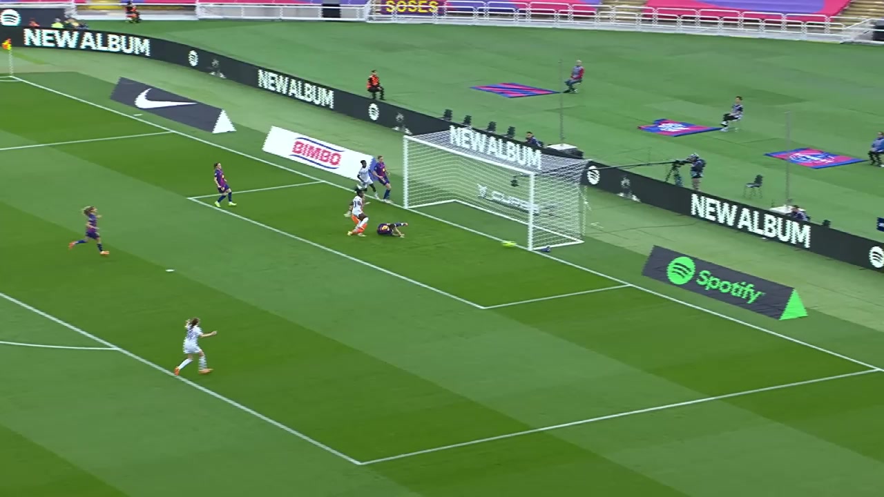 帕乔尔双响邦马蒂替补建功西女超巴萨女足4-0完胜皇马女足