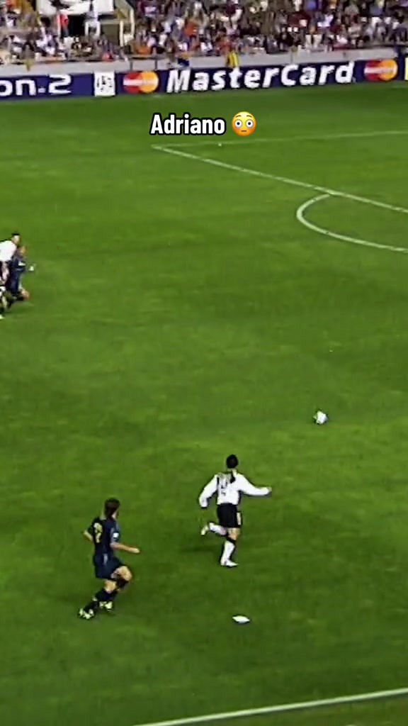 欧冠官推阿德当年曾让蝙蝠军团见识到了蓝黑国王的风采