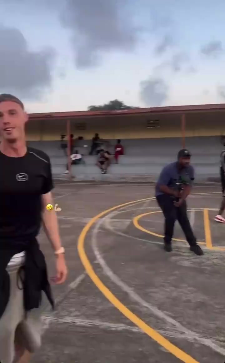 三分神射帕尔默野球场投三分球空心入网