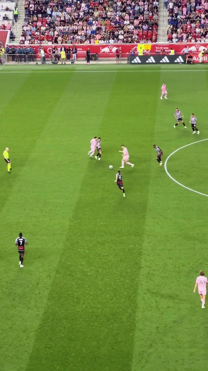 旅程的开始球迷视角看梅西美职联首秀妙传打进首球