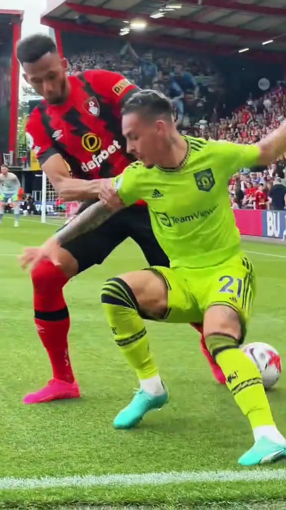 这可能就是安东尼无法立足英超的原因一上身体就过不去了......