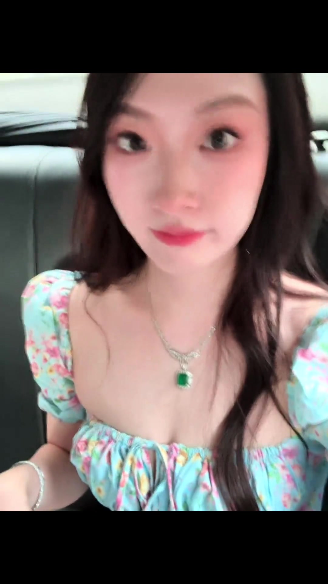 谢文能爱妻度过了幸福的生日月最好的朋友和最爱的人都在身边