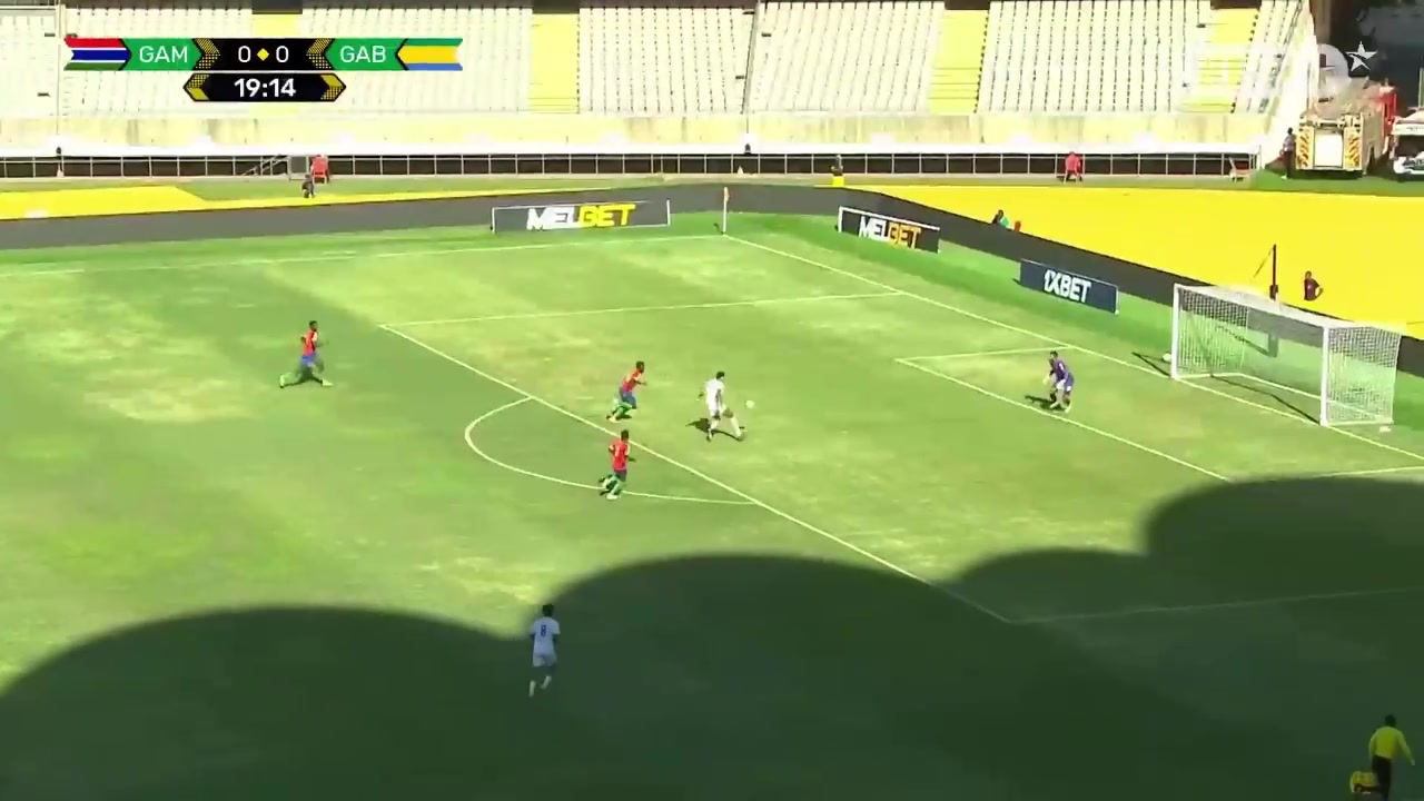 无敌36岁奥巴梅扬上演疯狂大四喜加蓬4-3保留直通世界杯希望