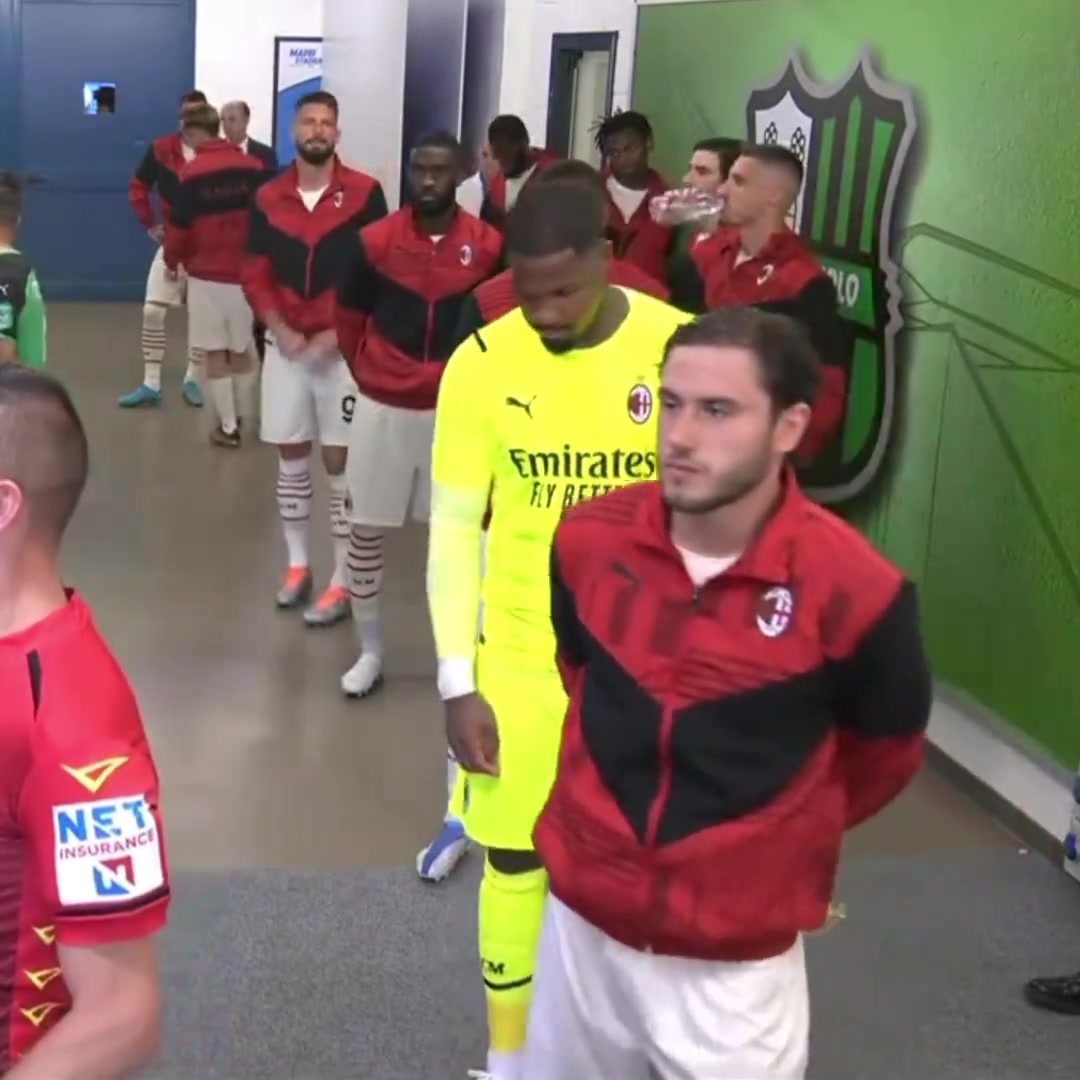 那一天的凌晨罗森内里和他们一样屏住呼吸等待开始哨声的吹响