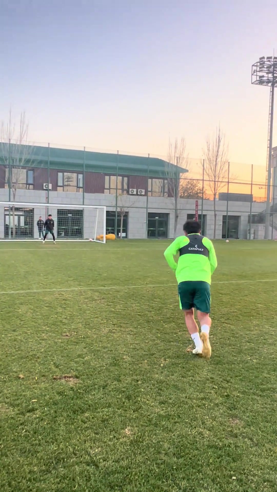 网友怒赞张稀哲的射门脚法控制在国内仍属顶尖