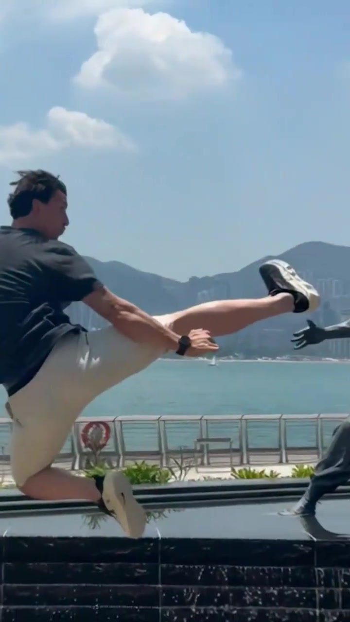 你是懂情怀的伊布原地高踢腿致敬李小龙这大长腿