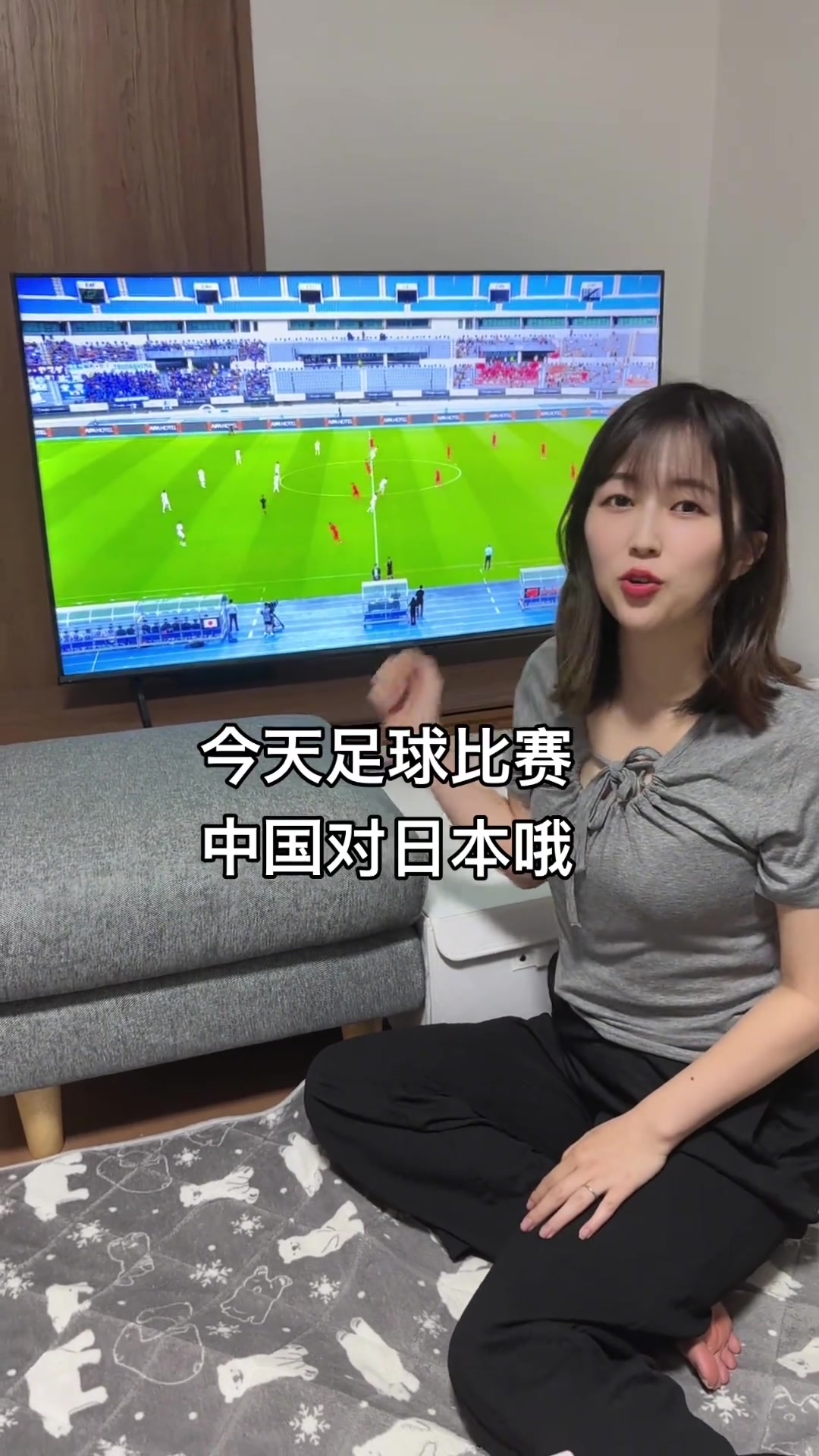 今晚为国足赢回来网友和日本老婆一起看国足她太嚣张了