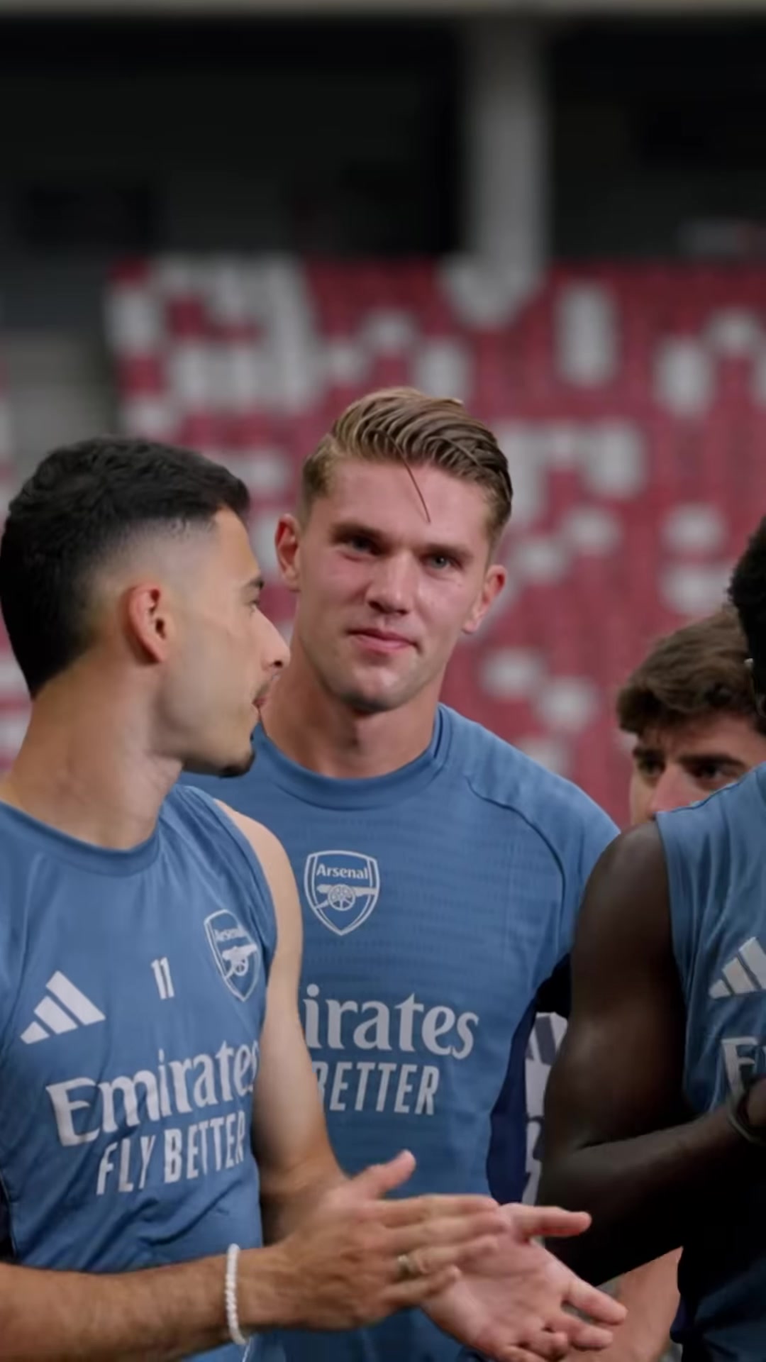 约克雷斯首次参加阿森纳训练接受全队拍背欢迎