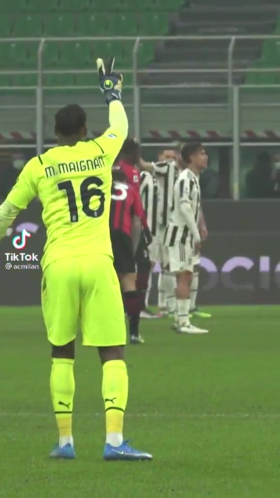 来自80码外的声音名场面迈尼昂化身后置司令塔指挥进攻人墙