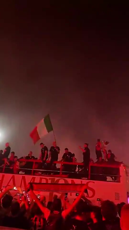 特奥恰尔汗奥卢米兰球迷X娘养的