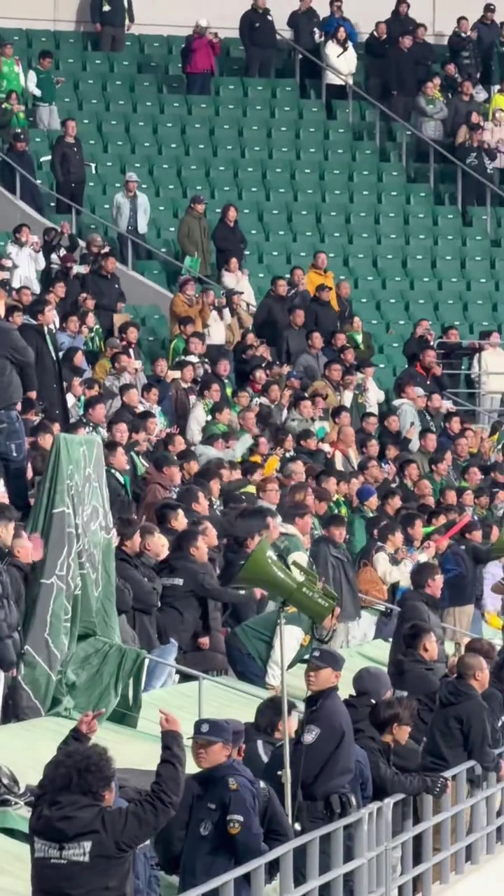 实拍国安谢场工体响彻丢人现眼骂声只有侯森默默鼓掌致歉