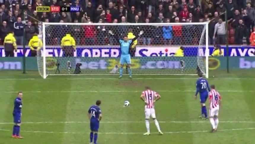 回忆杀范佩西结束进球荒与弗爵爷拥抱庆祝