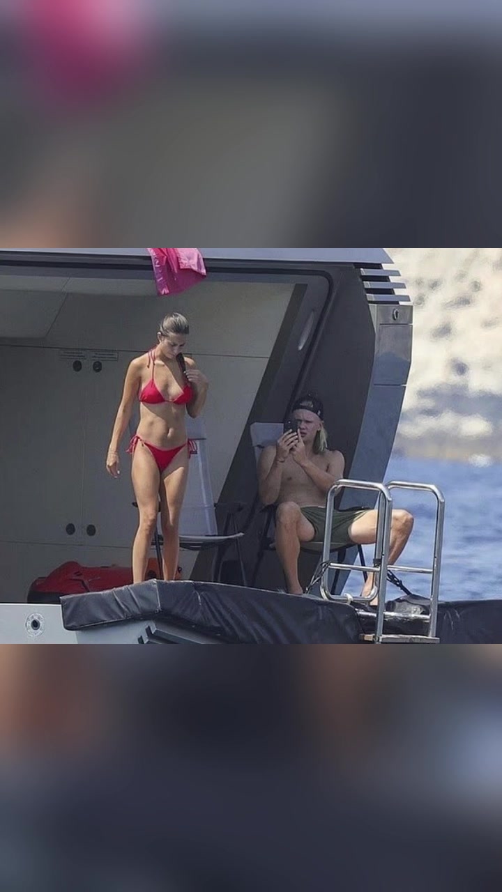 哈兰德看到女友的身材后忍不住拍照