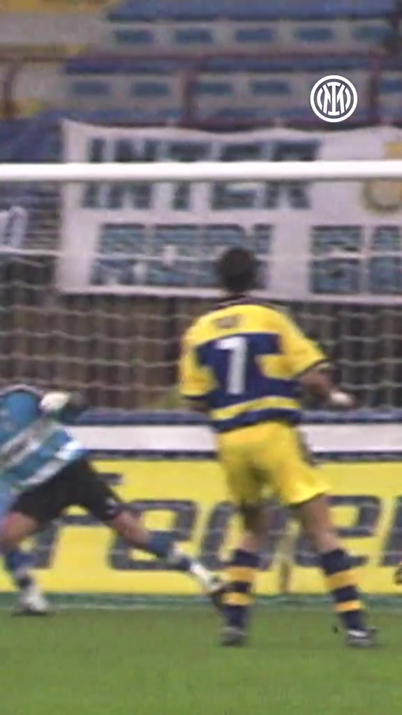 重剑无锋国米官推晒维埃里蓝黑生涯精彩进球