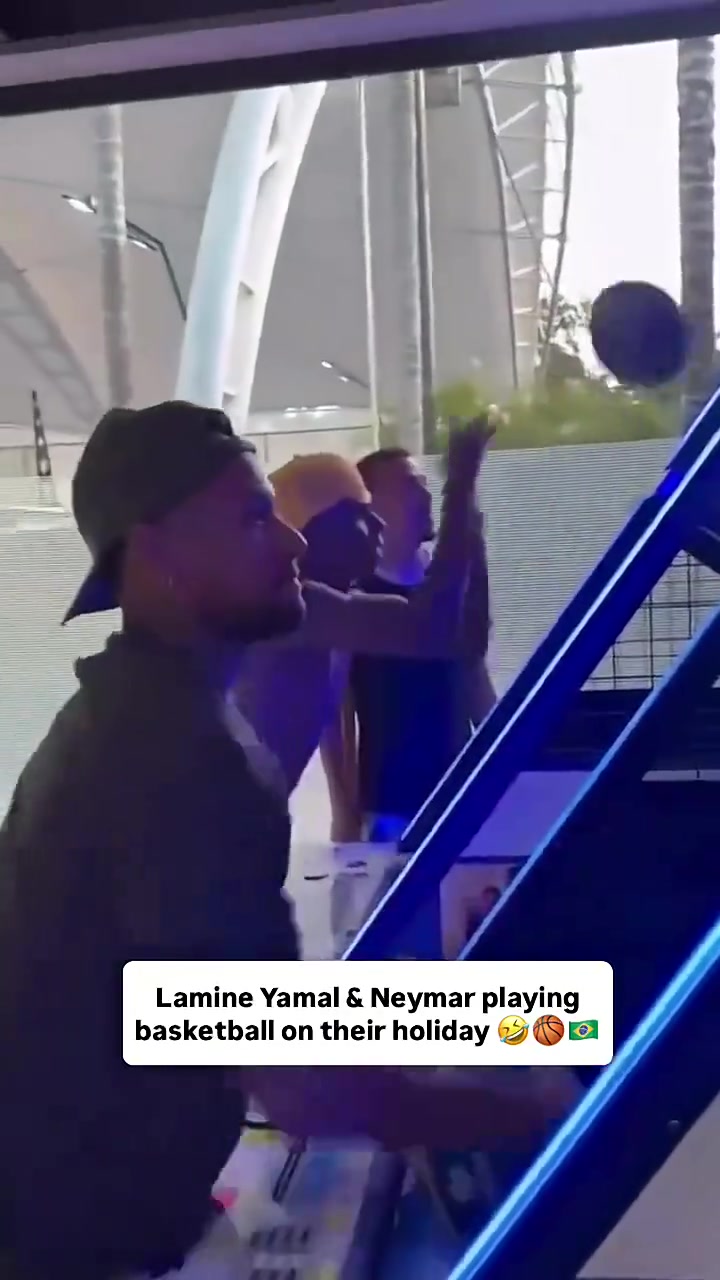 双马尔PK亚马尔和内马尔玩投篮机