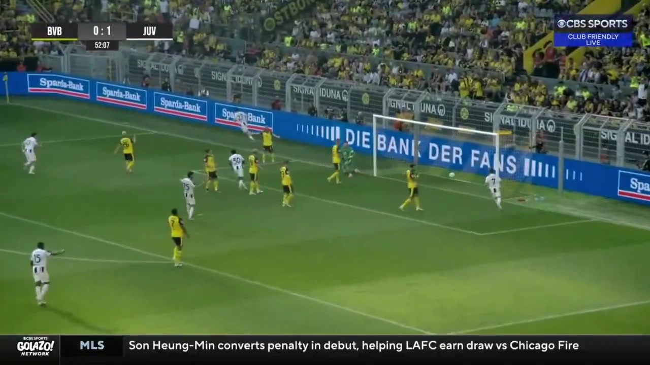 这球进的漂亮坎比亚索小角度爆射破门梅开二度