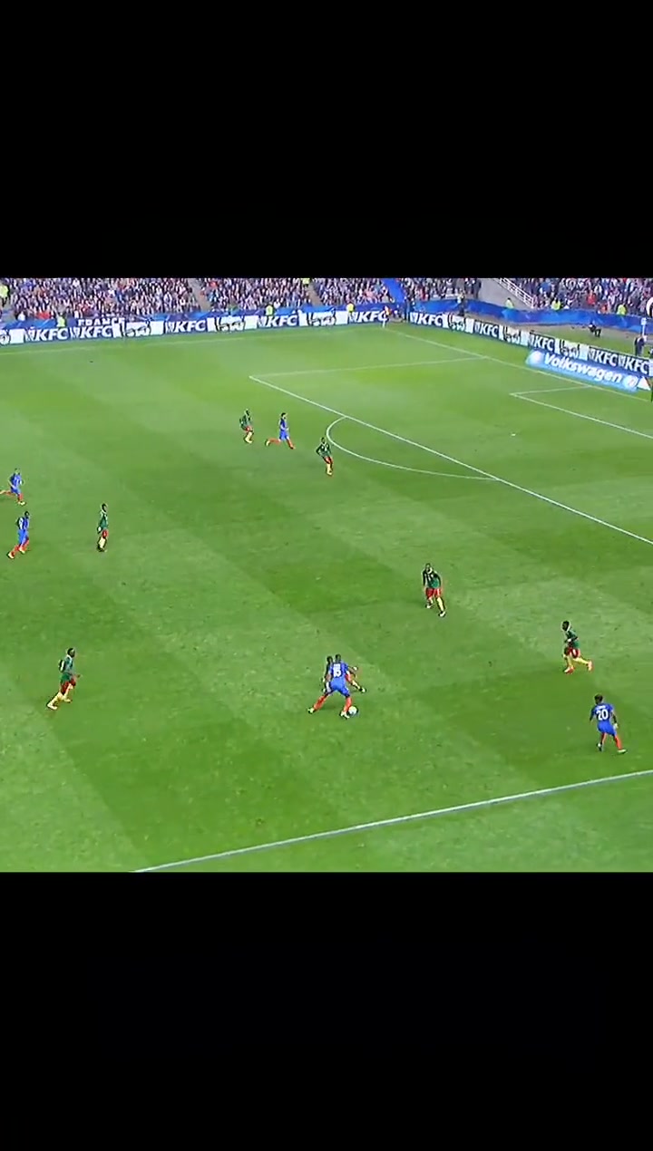 还记得博格巴这记圆月弯刀吗现役除了德布劳内还有人能做到吗