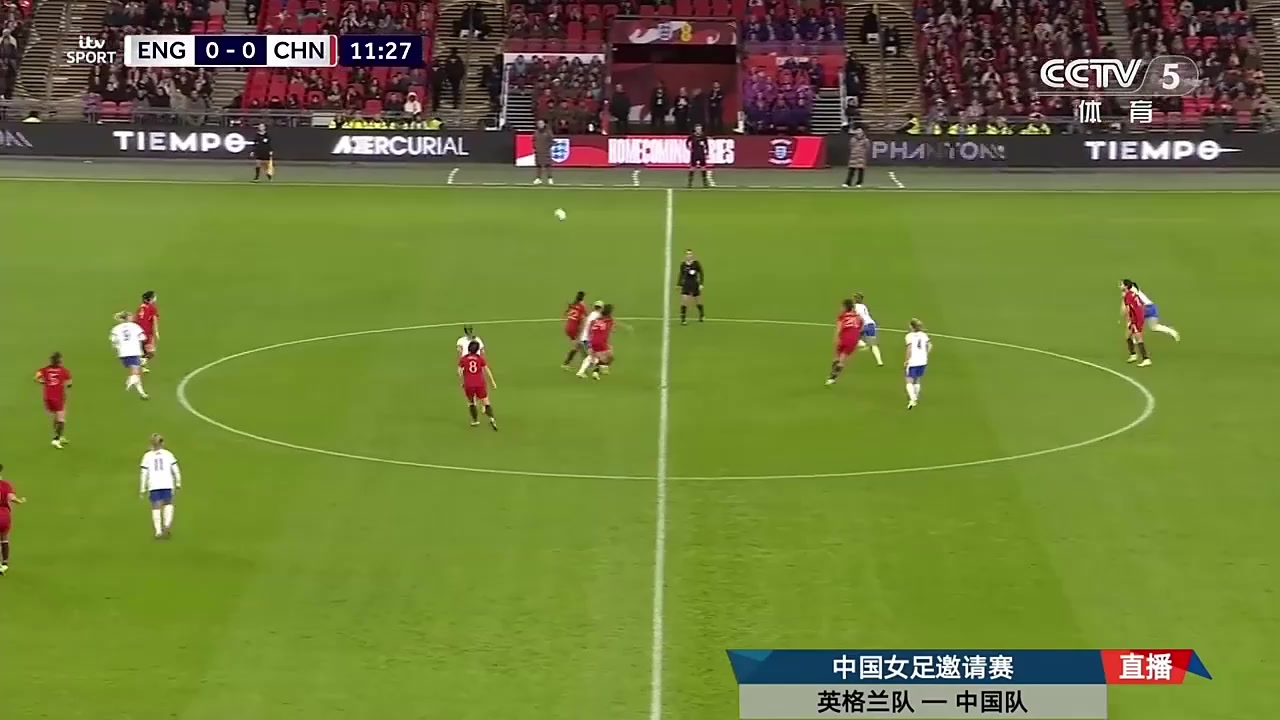 米德禁区内停球打门一气呵成中国女足0-1落后英格兰女足