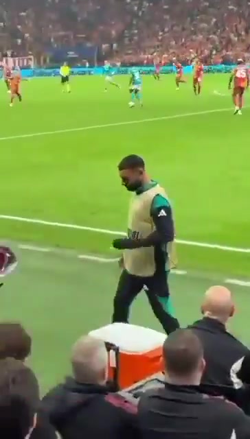 赛后萨拉赫我这辈子从未在这样的氛围下踢过球噪音震耳欲聋