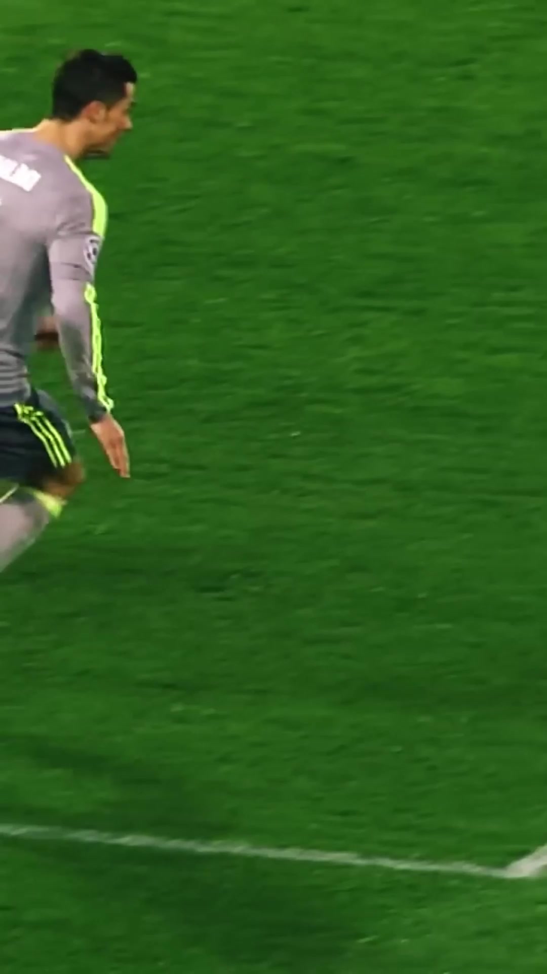 绝妙进球C罗脚后跟内切完成世界波破门