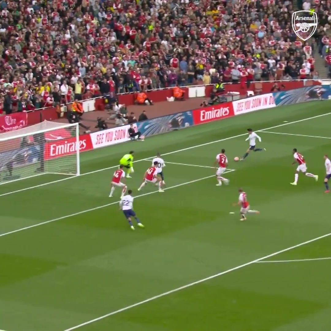 这反应真的绝了拉亚想进球没门