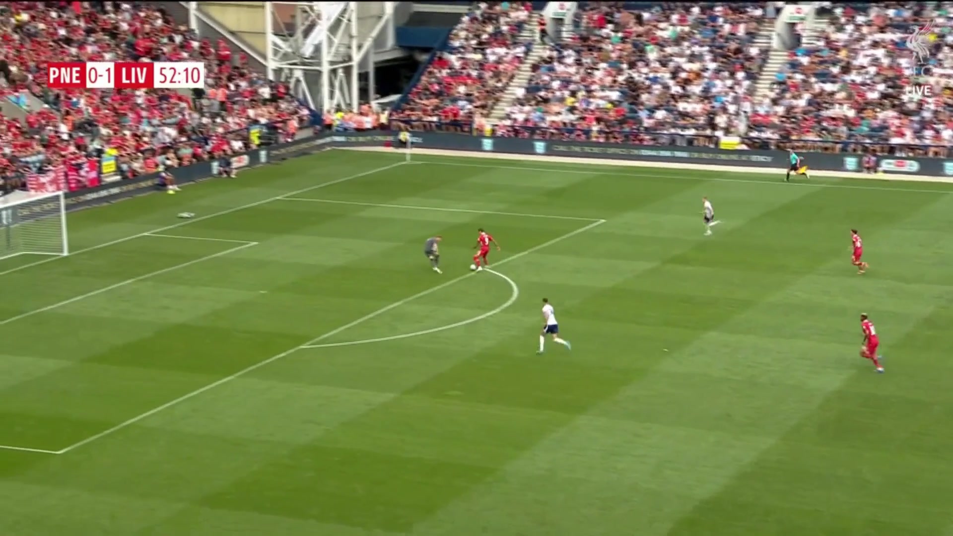 努涅斯破门随后连做若塔两个经典庆祝动作悼念队友