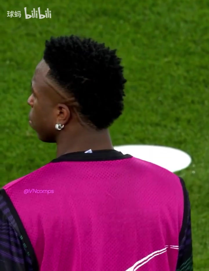 完虐当年维尼修斯单挑利物浦后防线这才是巴西超新星的实力