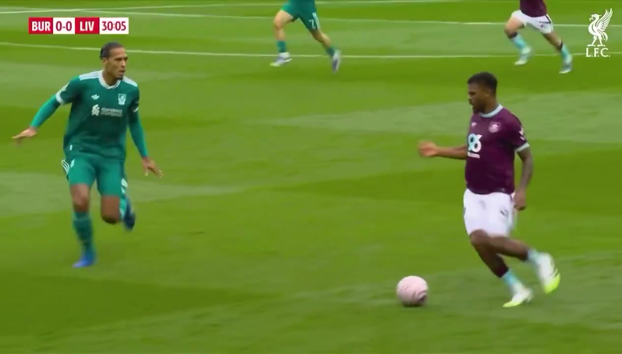 预判太强了范迪克教你1v1怎么防守