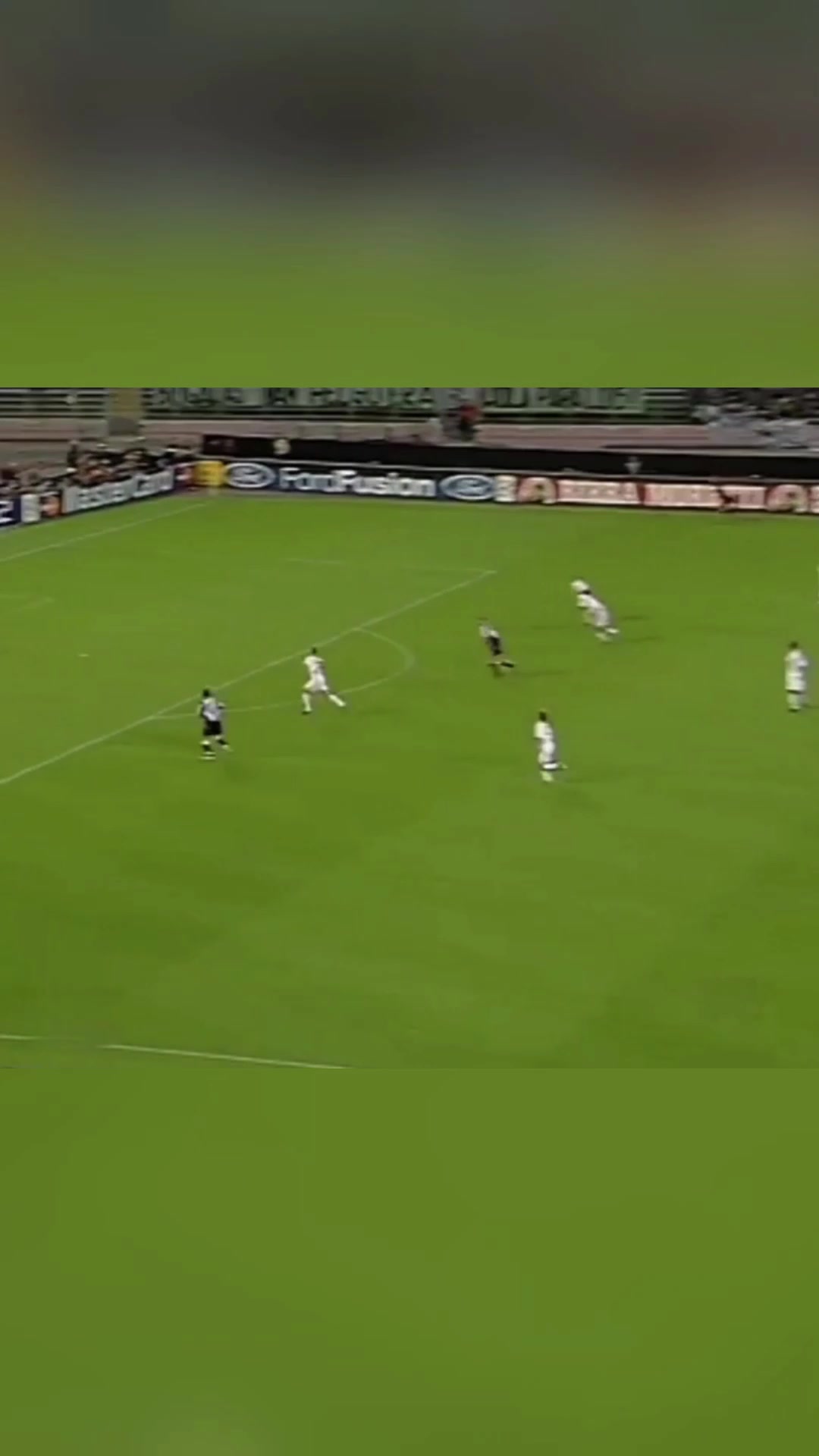 自带领域的男人皮耶罗神级停球连续晃动攻破皇马