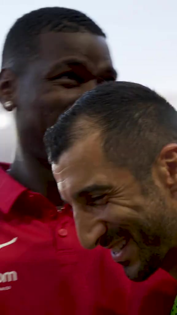 忆往昔博格巴与两位老队友姆希塔良和达米安寒暄