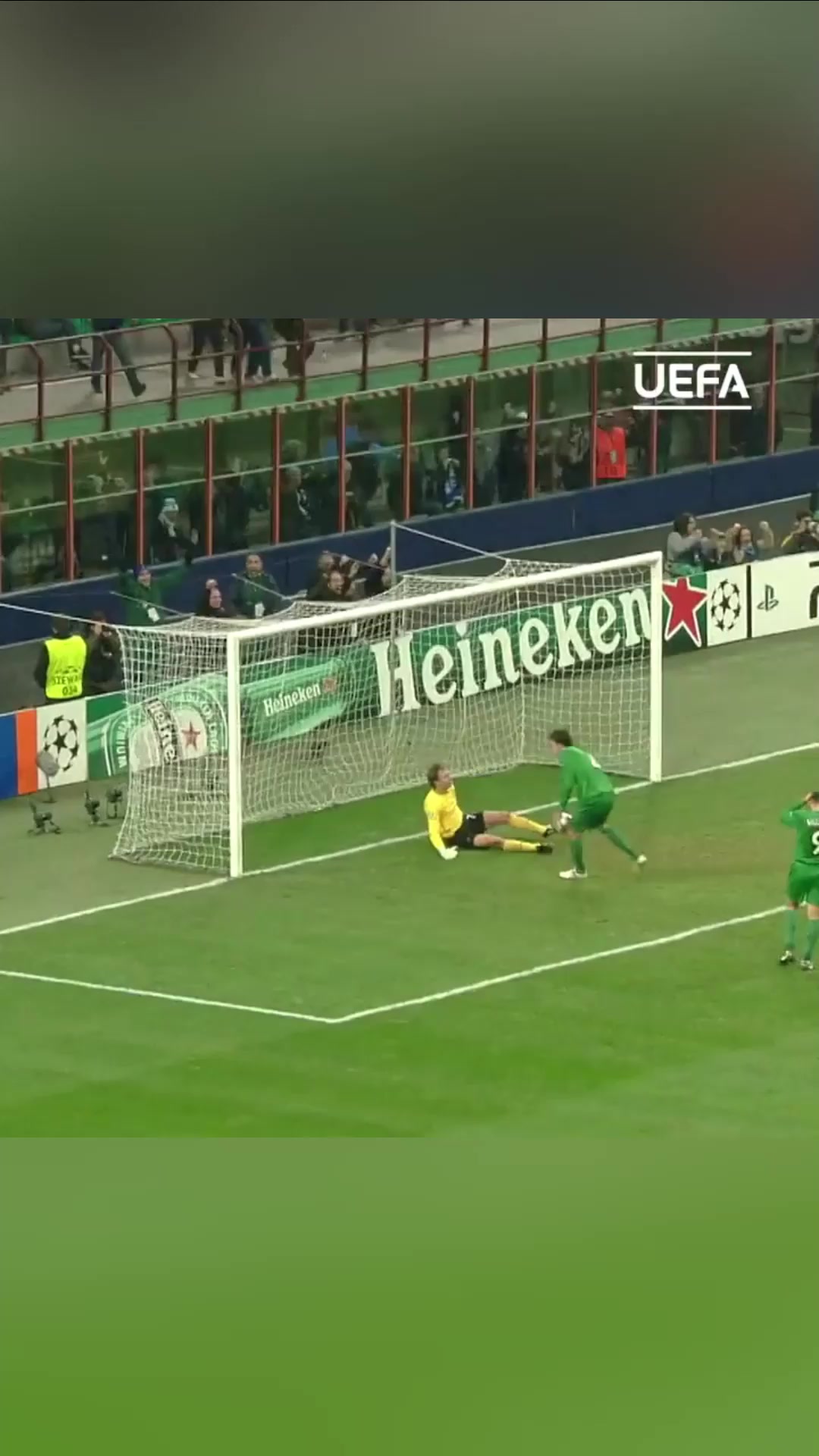 门前诡异变线骗过门将巴洛特利欧冠一记暴力任意球破门