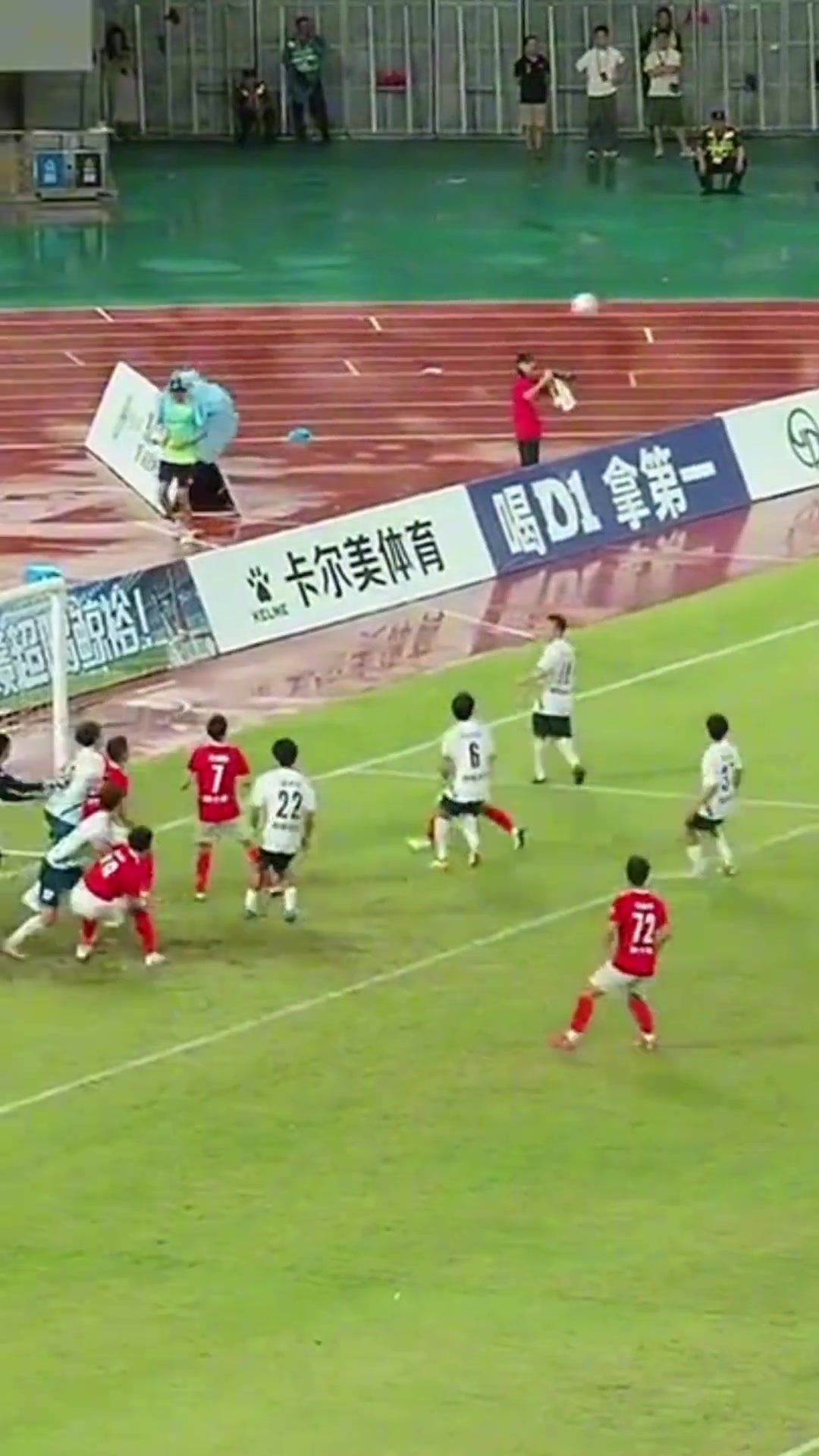 神仙球赣超惊现角球圆月弯刀直接破门球员腹肌练得真棒