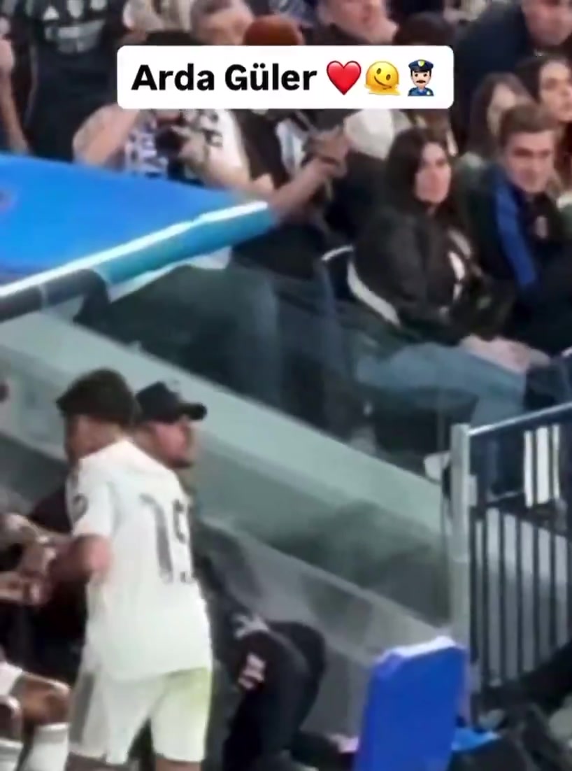 这小伙子会做人安保大哥没想到居勒尔会和他握手